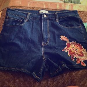 High to mid-rise embroidered jean shorts